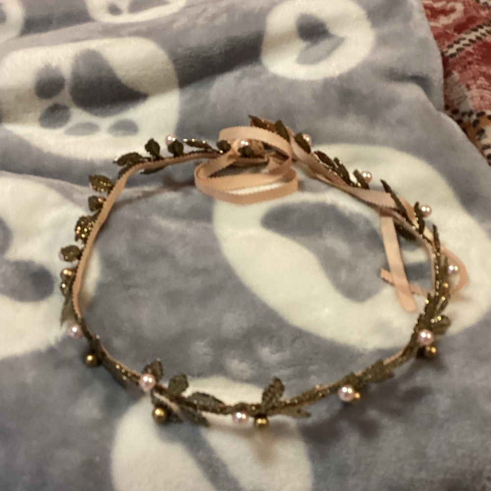 EUC Gold-plated, leaf, & pearl w/pink ribbon tie-back crown